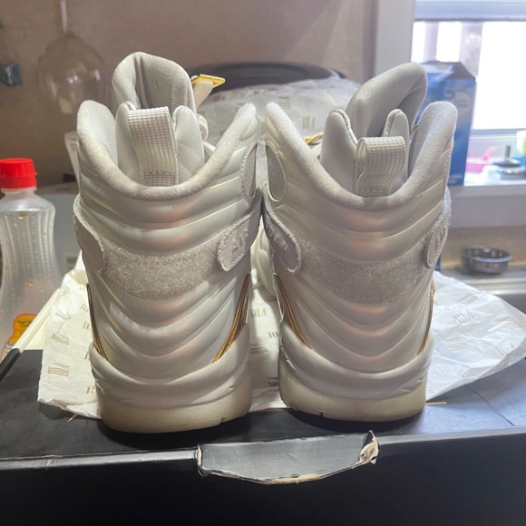 Jordan Champagne 8s